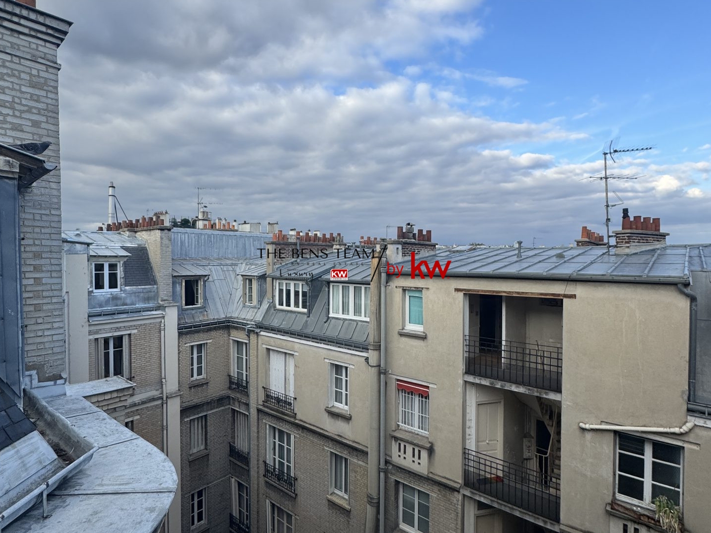 PARIS 16 - PASSY - DERNIER ÉTAGE - PIED-À-TERRE AVEC VUE DÉGAGÉE