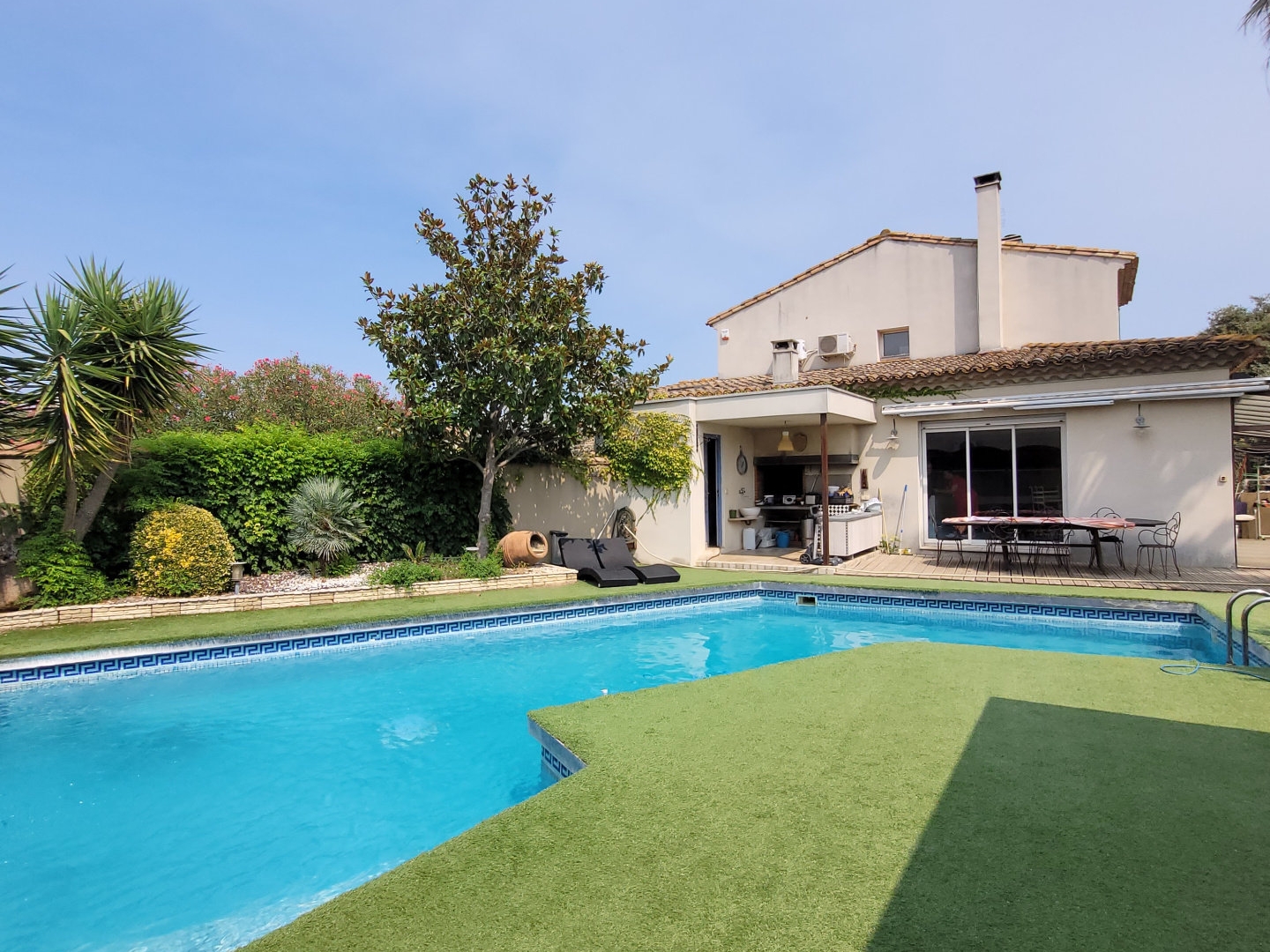 Coursan Villa de type 5 de 200 m2 habitable, plus un apparte