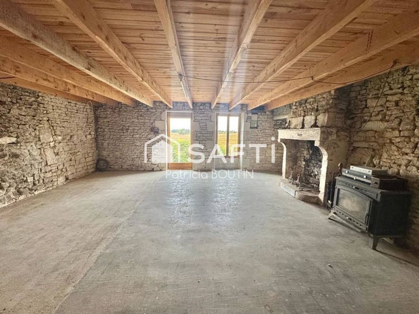 ANCIEN CORPS DE FERME A BENET A RENOVER !