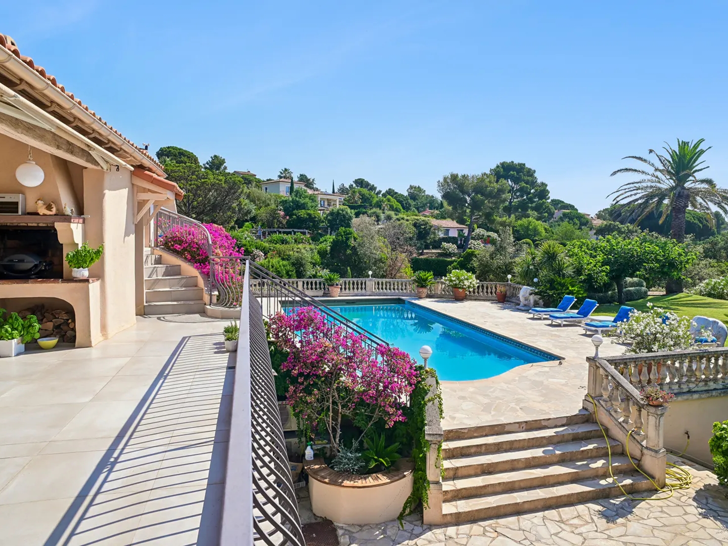 Maison à vendre - 10 pièces - 308m2 - Fréjus (83370)