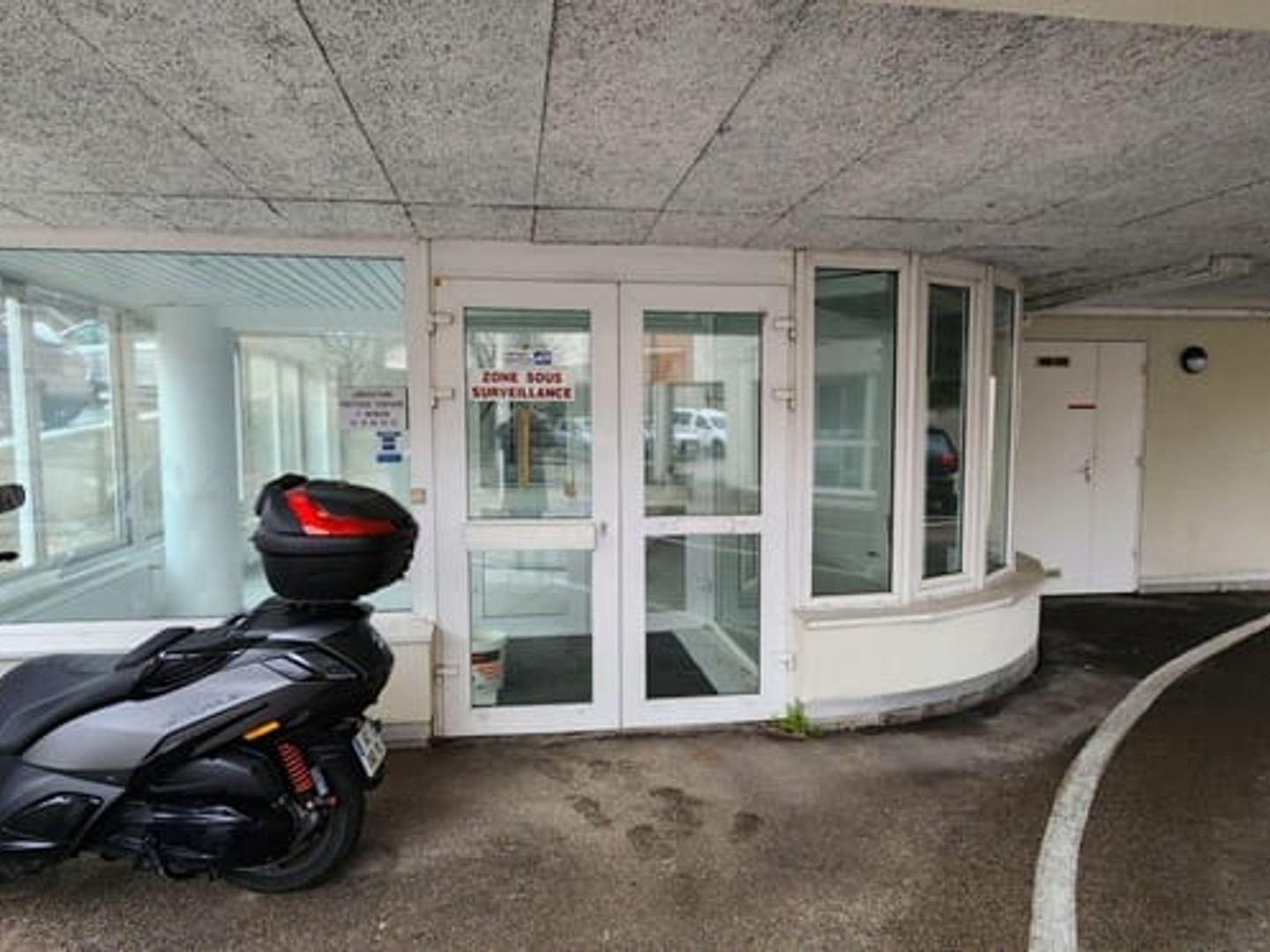 Immeuble commercial 98 m²