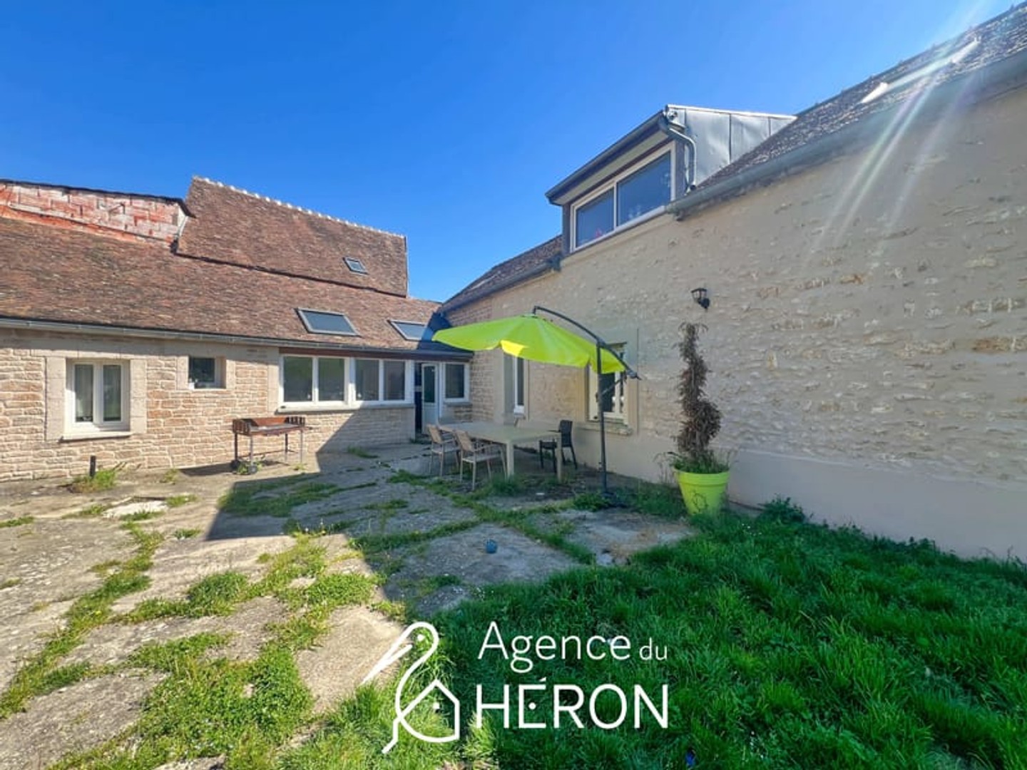 MAISON EN PIERRES AVEC DEPENDANCES