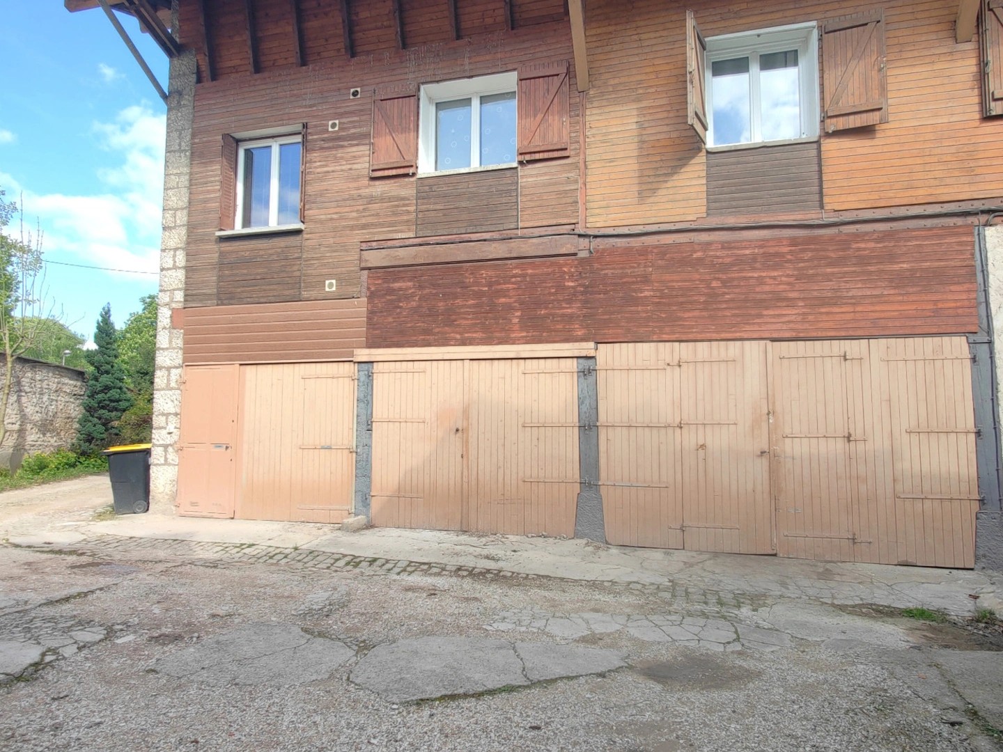 Garage ou petit entrepôt loué - Investissement locatif à Nuits-Saint-Georges