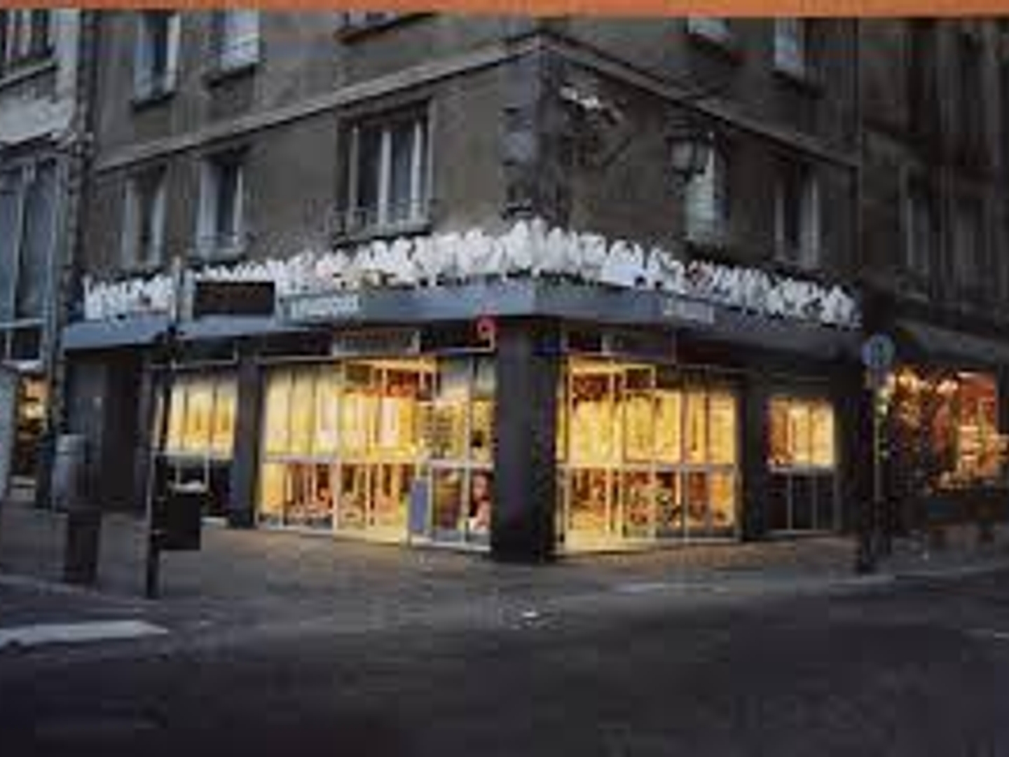 Locaux à vendre - 1 pièce - 107m2 - Riom (63200)
