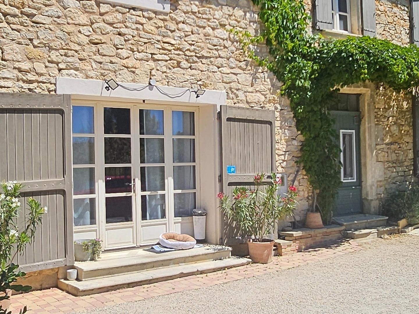Authentique maison de caractère avec piscine au coeur du Luberon