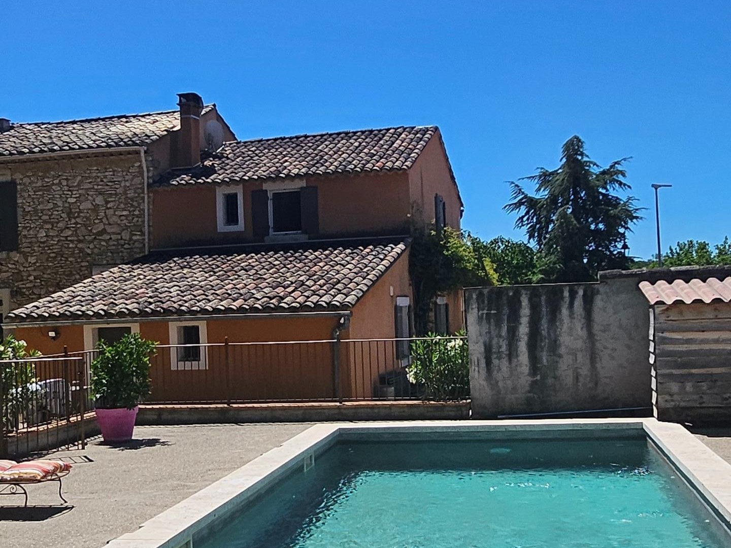 Maison à vendre - 8 pièces - 185m2 - Saint-Saturnin-Lè... (84490)