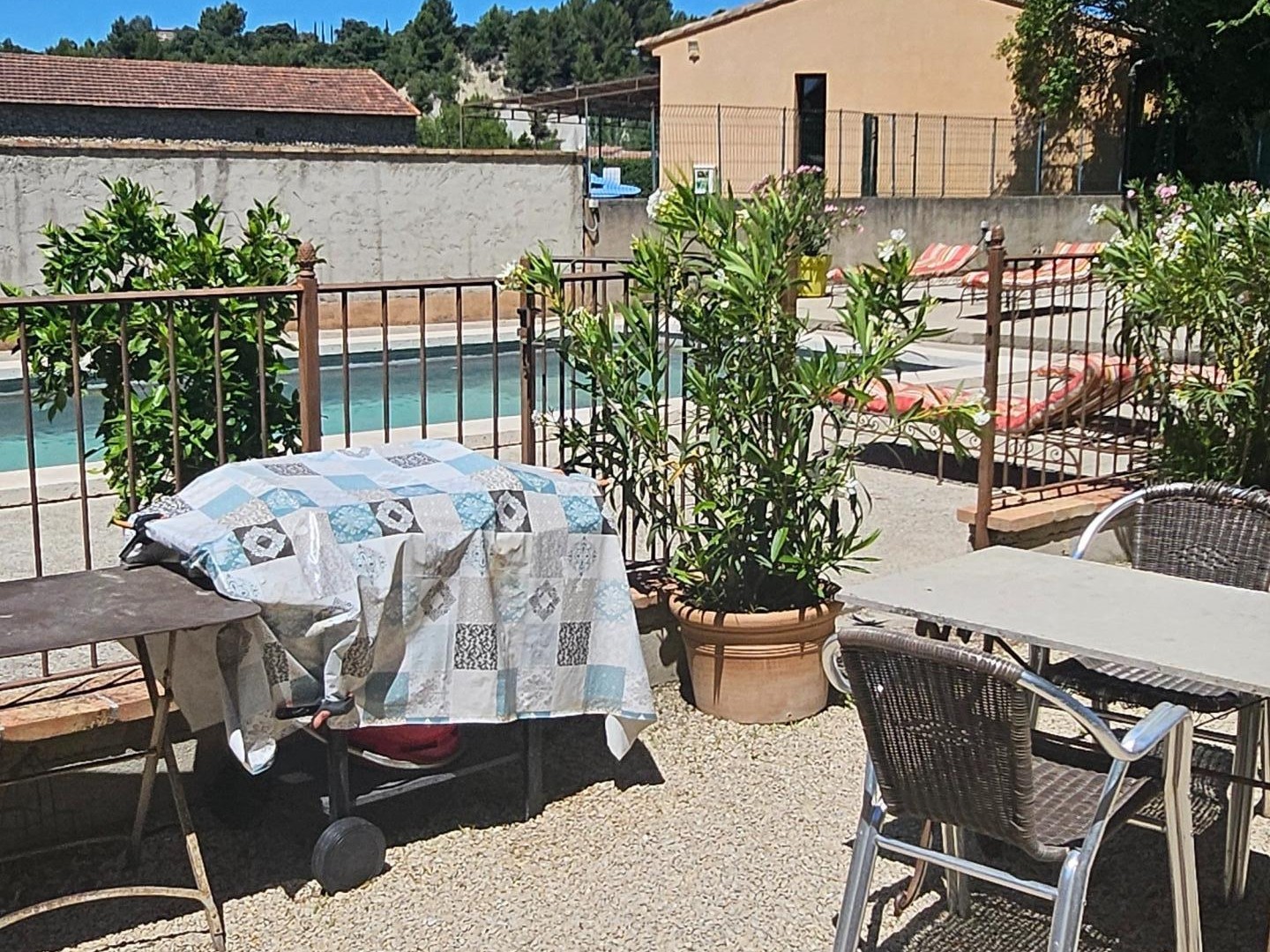 Maison à vendre - 8 pièces - 185m2 - Saint-Saturnin-Lè... (84490)