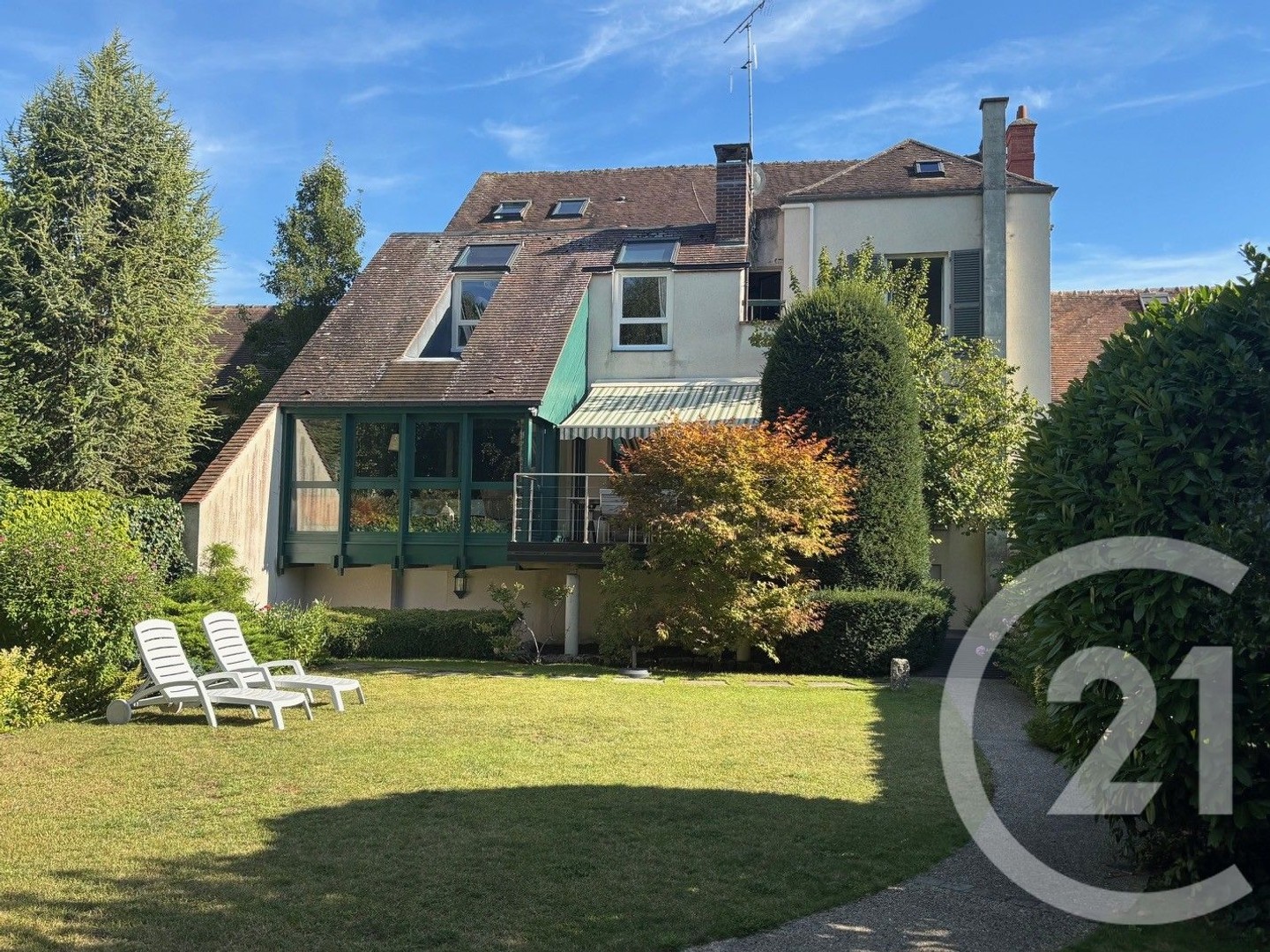 Maison 11 pièces 320 m²