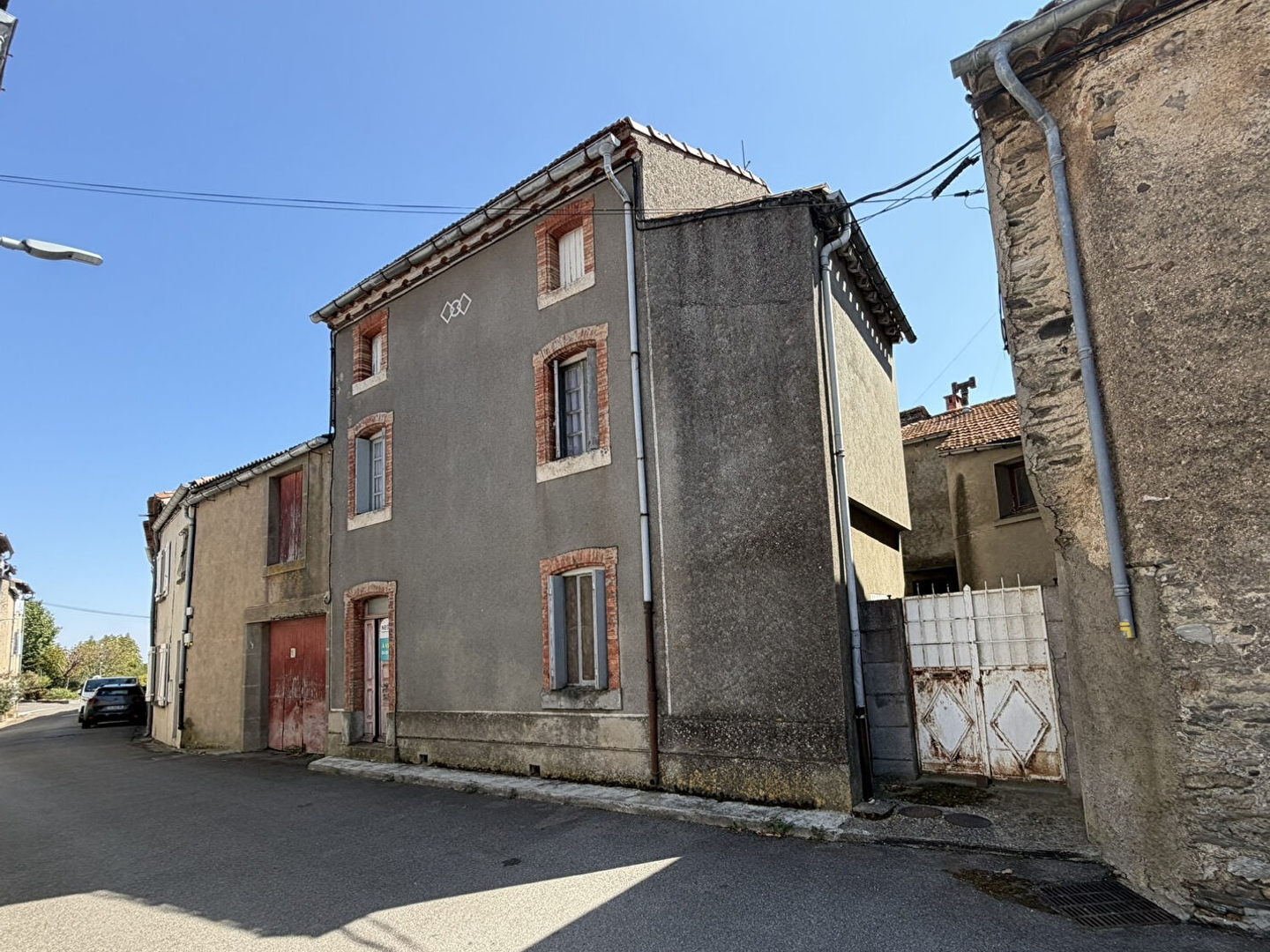 Limousis ? Maison de village avec 4 chambres et grenier aménageable de 50 m²