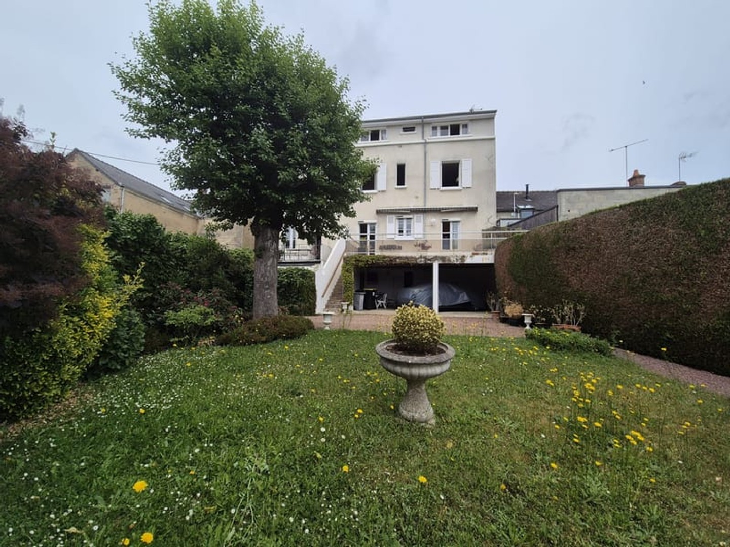 VENTE- RAVISSANTE MAISON Style BOURGEOIS - hyper centre-ville de SABLE-SUR-SARTHE