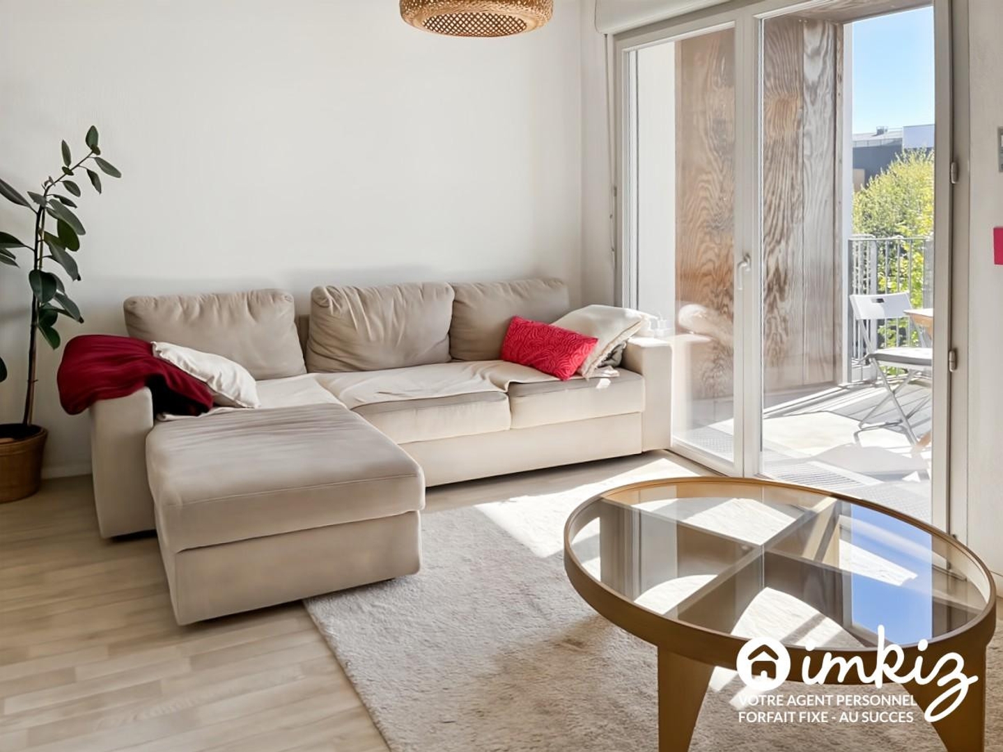 Appartement 2 p.  Balcon, parking, proche tram