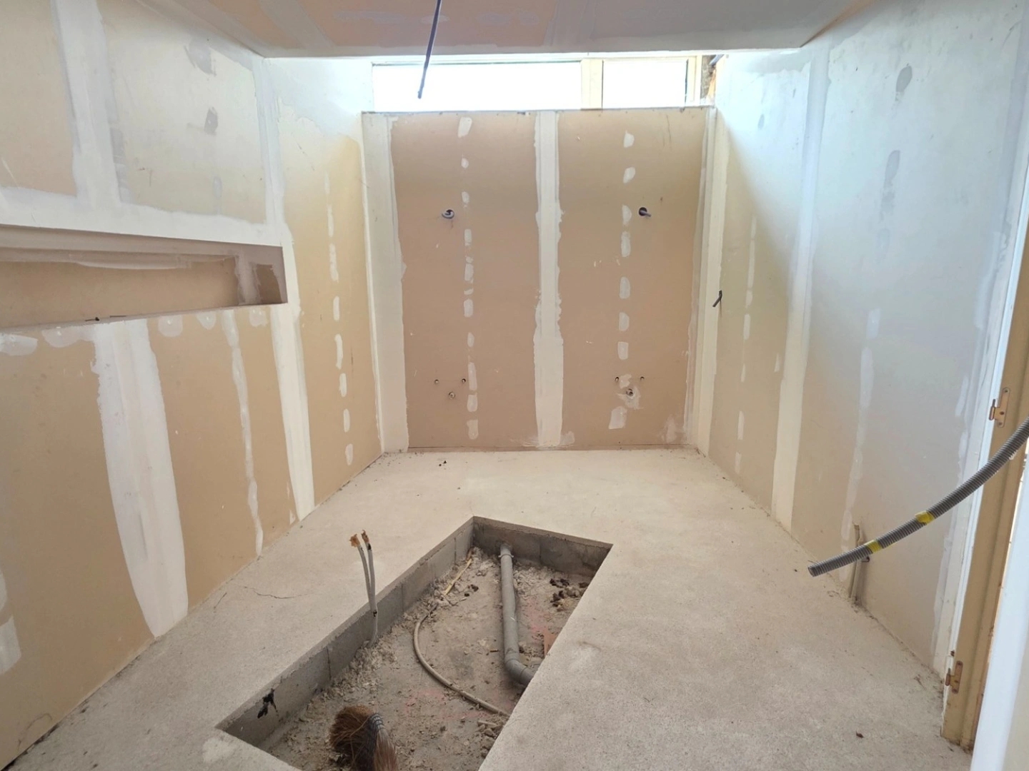 LOFT D'EXCEPTION EN COURS D AMENAGEMENT - VOLUMES UNIQUES ET POTENTIEL INFINI