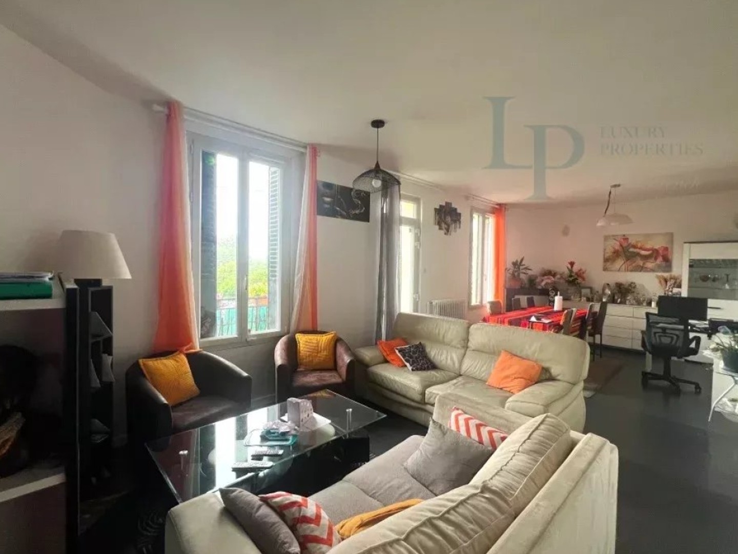 Maison 5 pièces 130 m² et dépendance 50 m² sur terrain de 1165 m² située à Paron