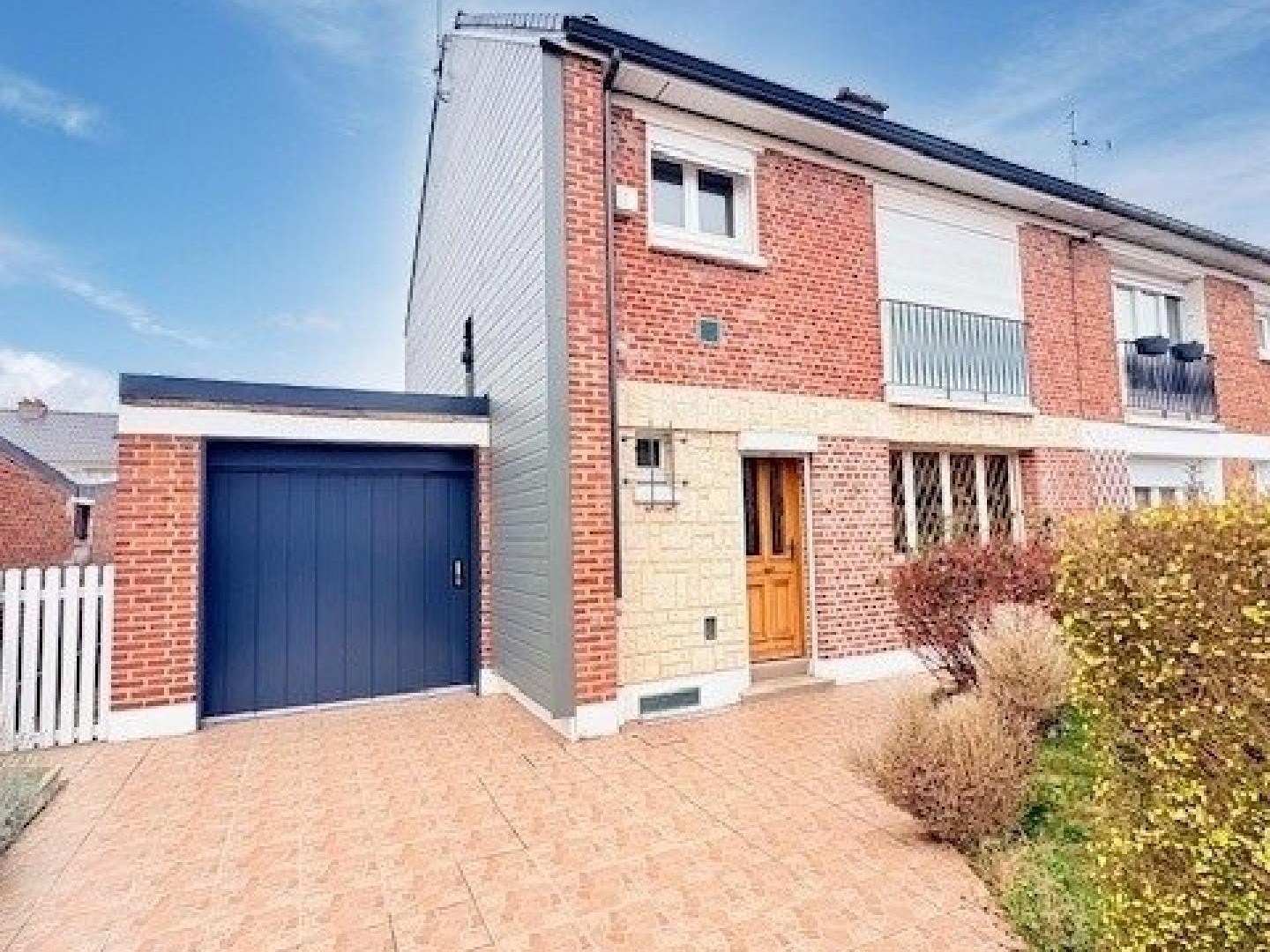 Beuvrages - Maison semi individuelle avec garage et jardin