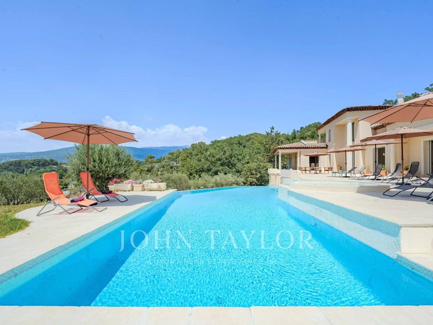 Maison à vendre - 9 pièces - 314m2 - Châteauneuf-Grasse (06740)