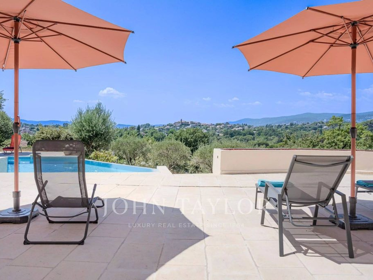 Maison à vendre - 9 pièces - 314m2 - Châteauneuf-Grasse (06740)