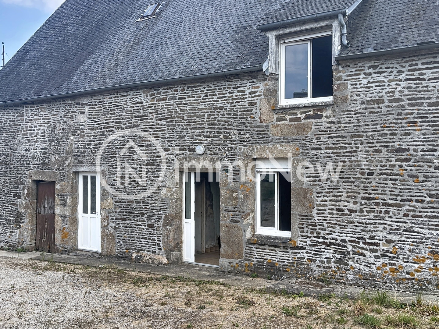 MAISON EN PIERRE A RENOVER 100 M2 AVEC UN TERRAIN DE 1400 M2