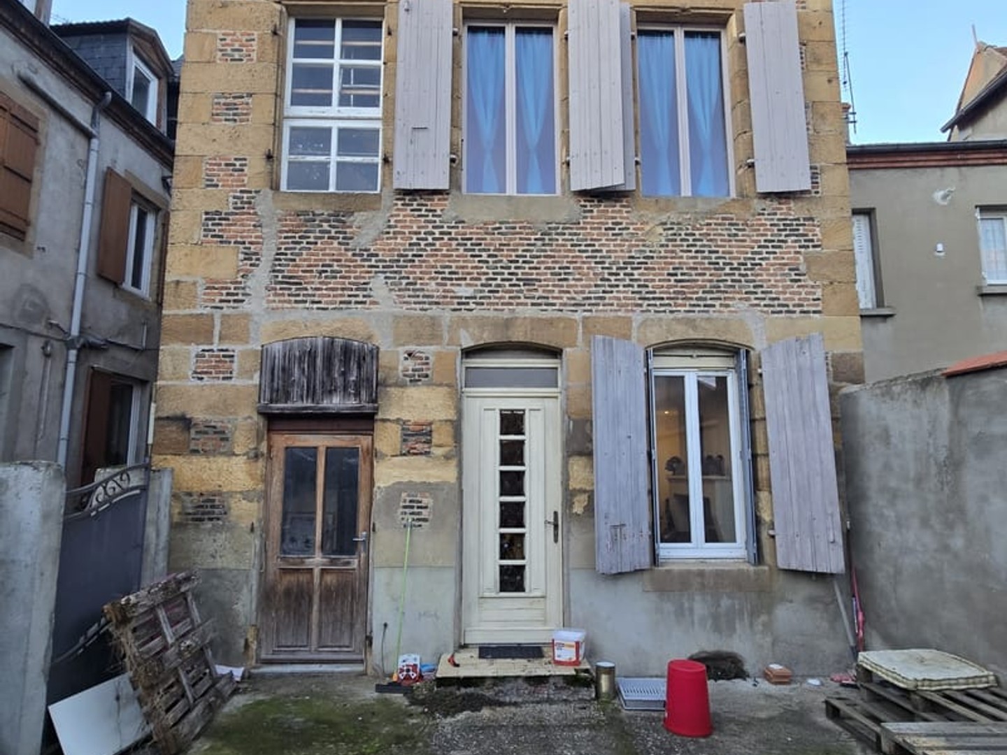 Maison à vendre - 2 pièces - 157m2 - Moulins (03000)