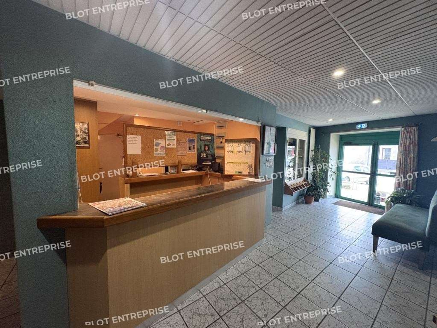 A vendre locaux commerciaux de 1 950m² à Sizun