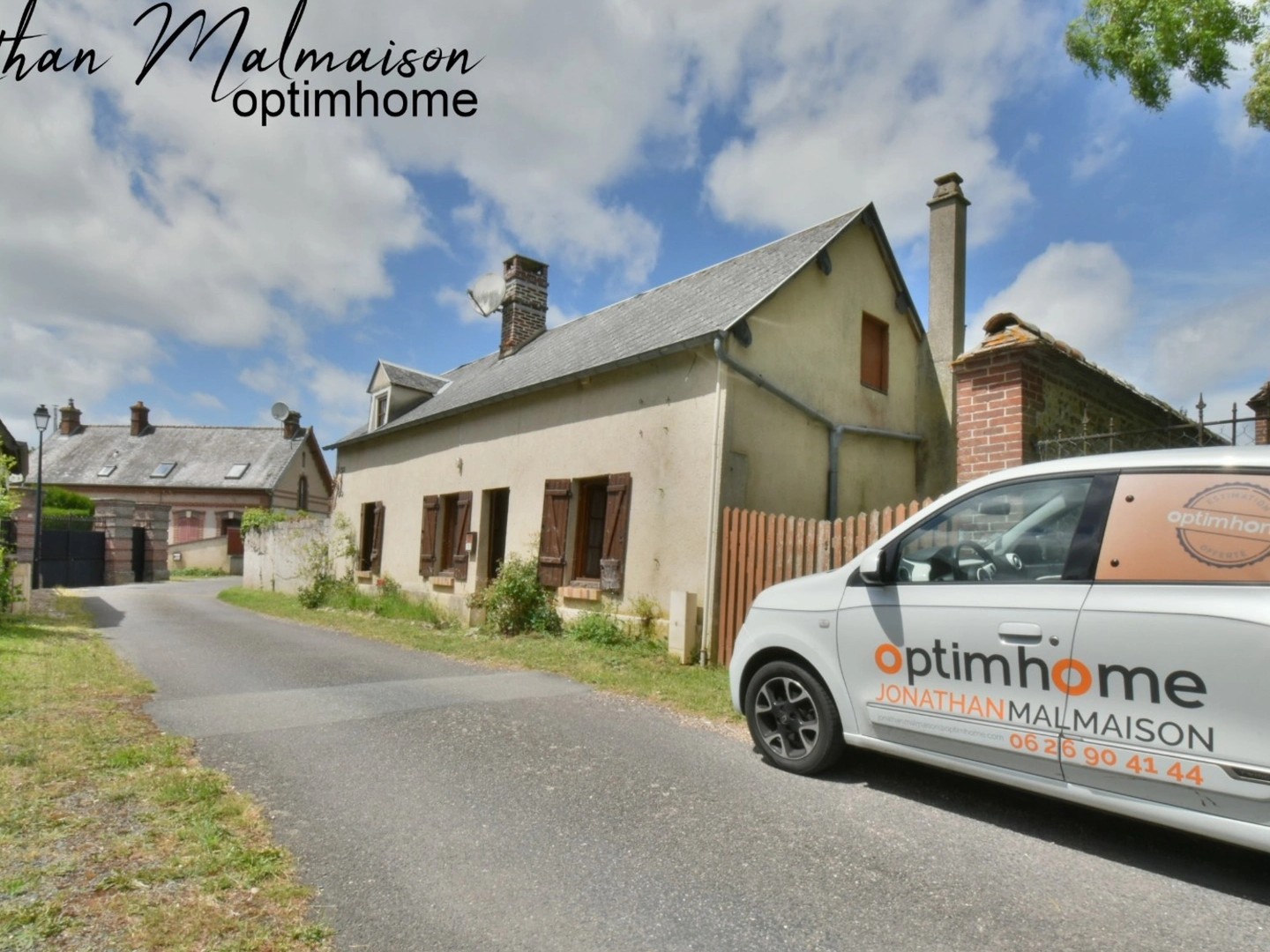 GROS POTENTIEL POUR CETTE MAISON À RÉNOVER