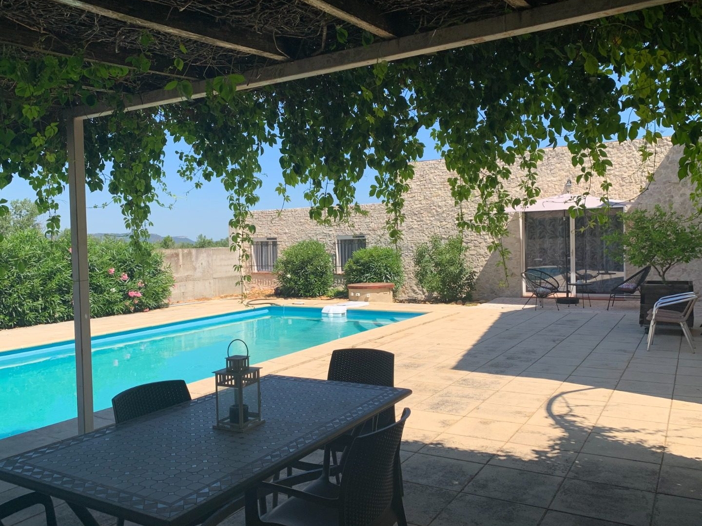 2 maisons aux multiples possibilités près d'Avignon et de Nîmes