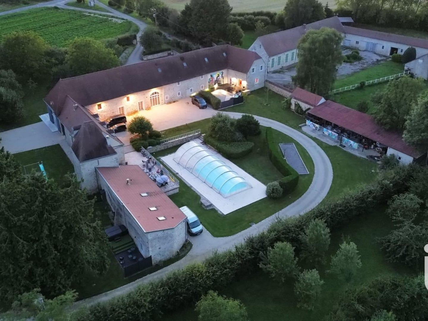 Maison 24 pièces 930 m²