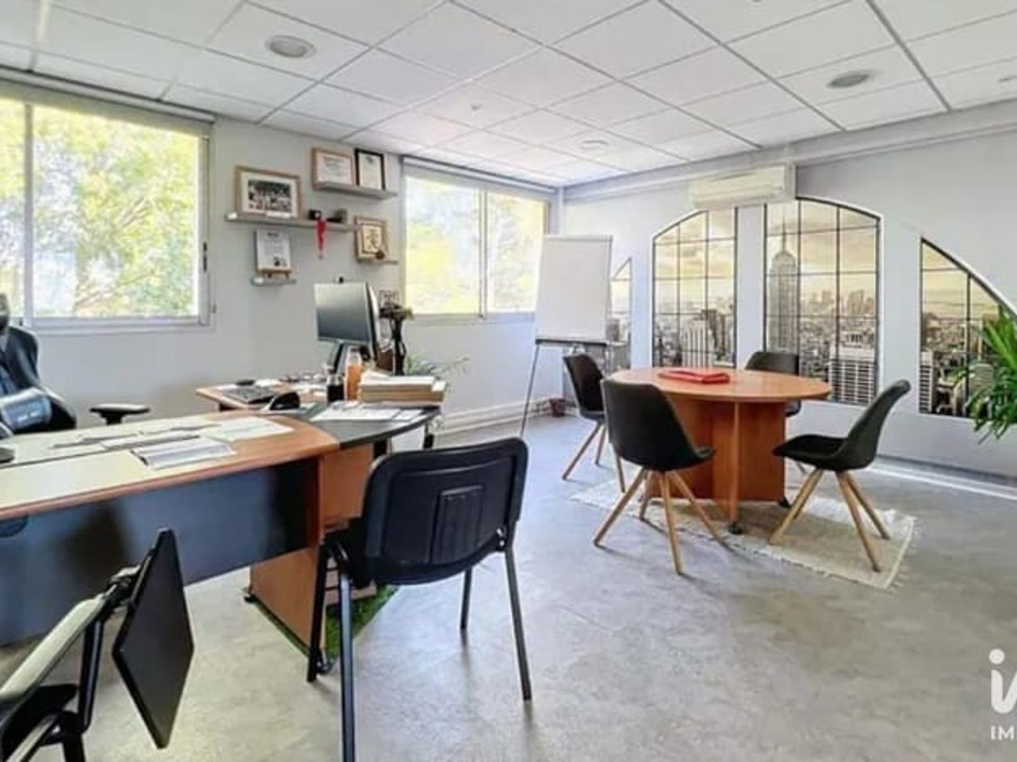 Immeuble commercial 180 m²
