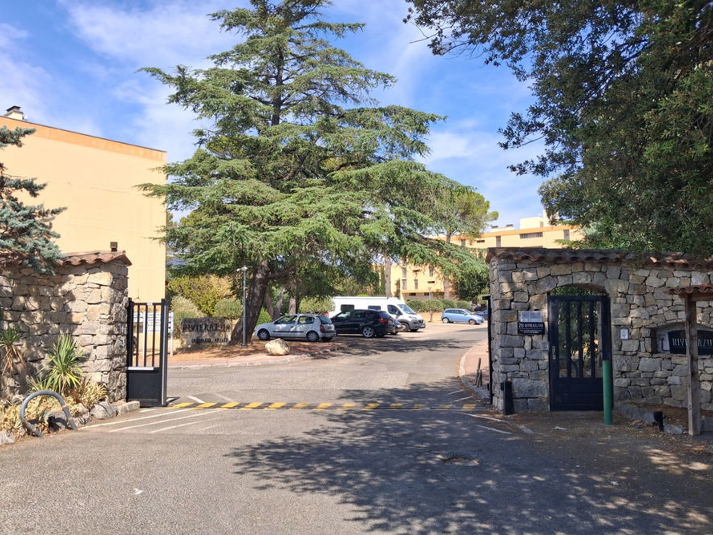 Parking / garage / box à vendre - 15m2 - Peymeinade (06530)