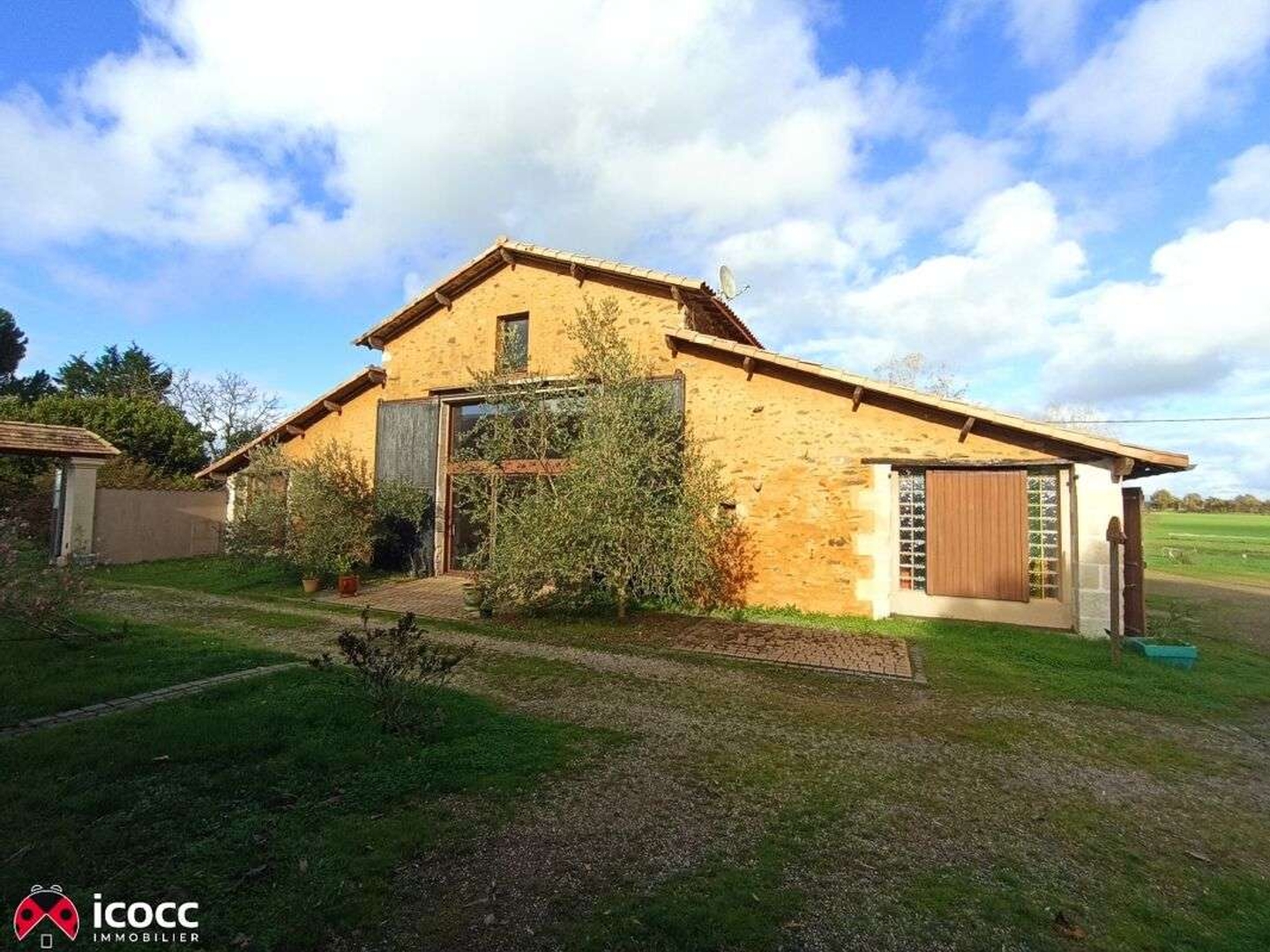 Maison à vendre - 21 pièces - 477m2 - Mareuil-Sur-Lay-D... (85320)