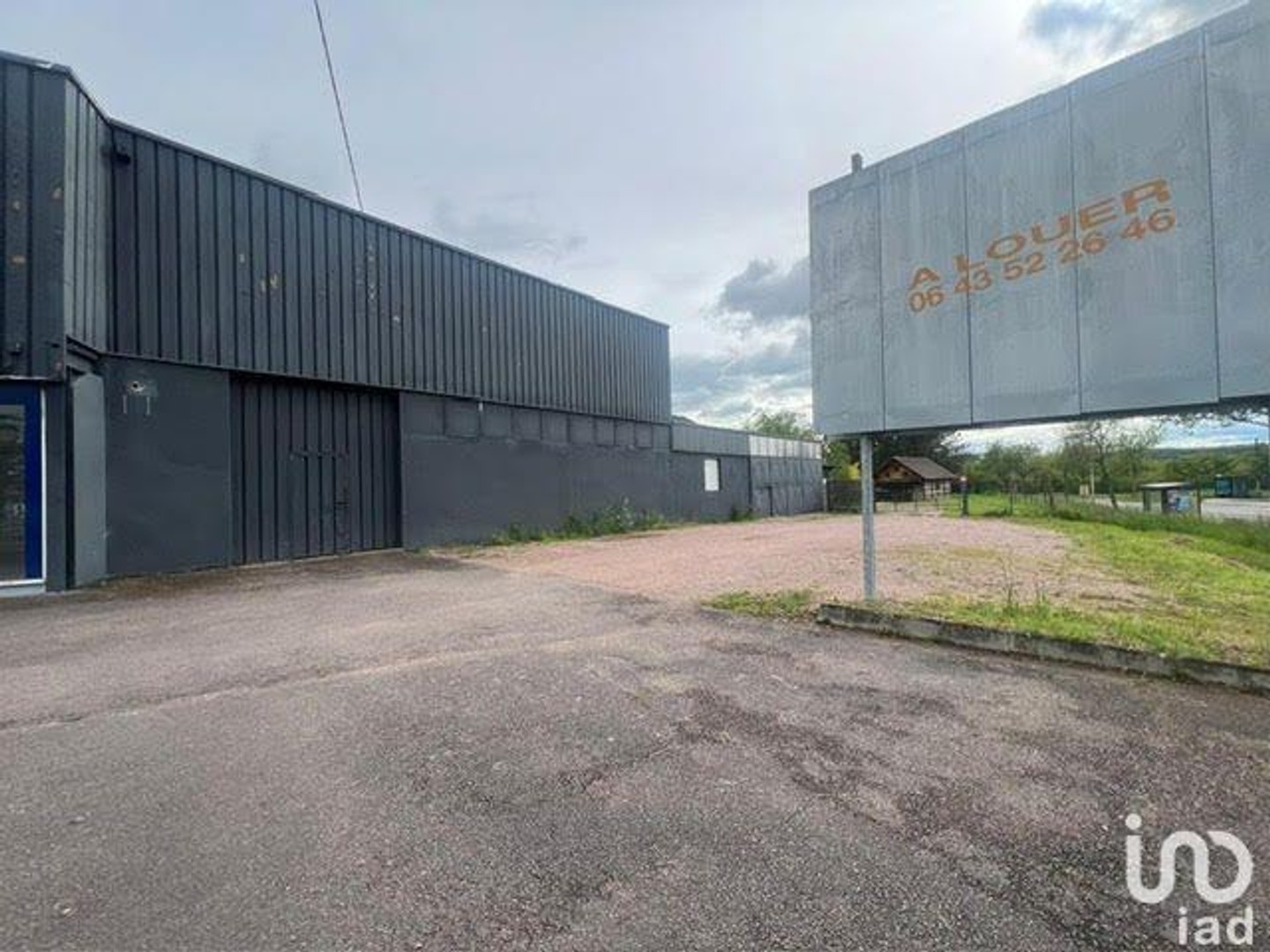 Immeuble commercial 300 m²