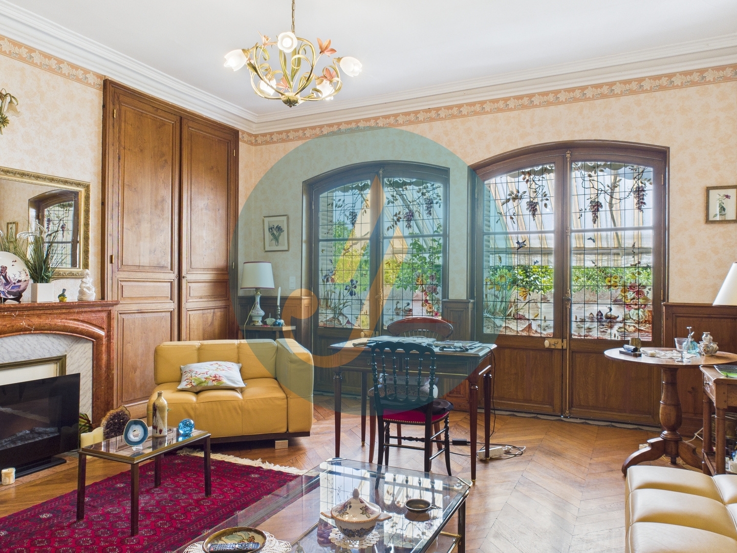 Magnifique maison familiale de 173 m² avec terrain clos arboré et garage.