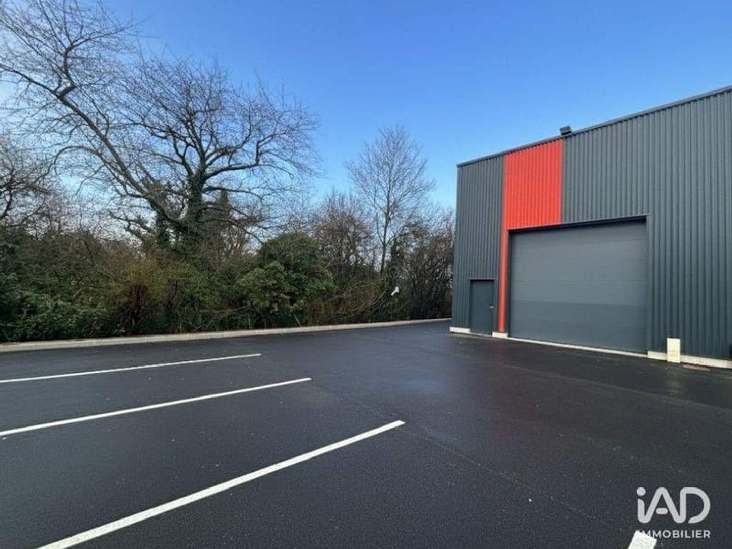 Immeuble commercial 150 m²