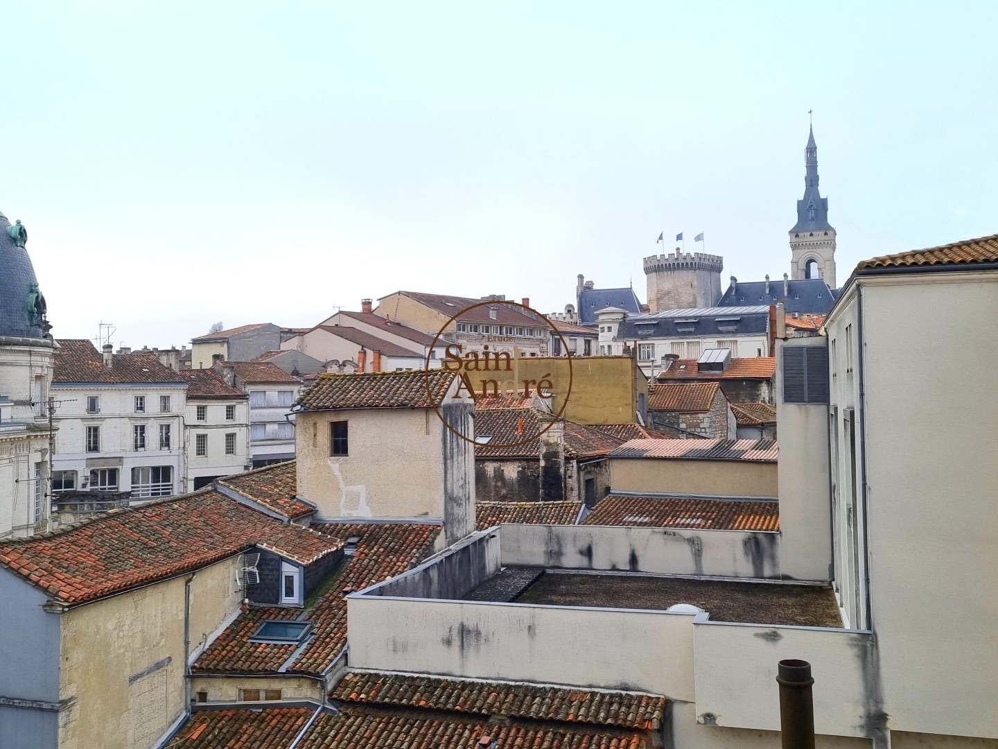 Angoulême centre-ville, Immeuble de 300m² à rénover