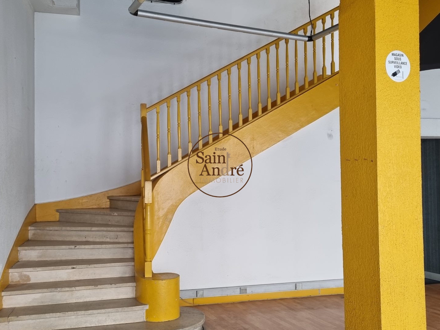 Immeuble à vendre - 300m2 - Angoulême (16000)