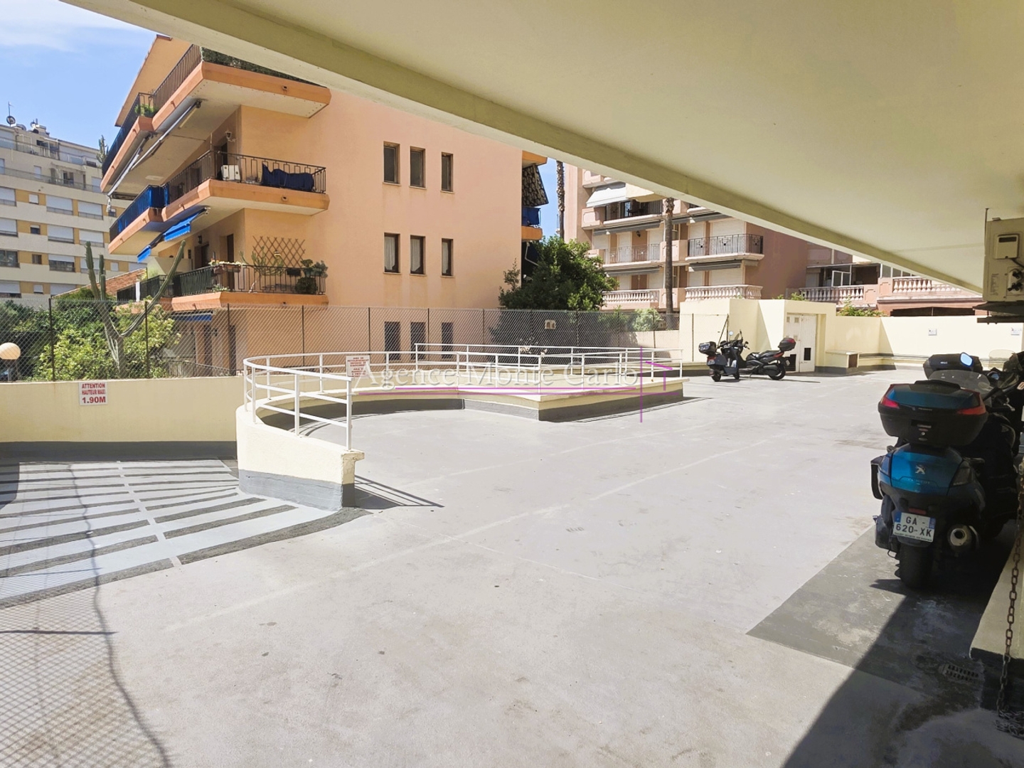 Parking / garage / box à vendre - 22m2 - Roquebrune-Cap-Ma... (06190)