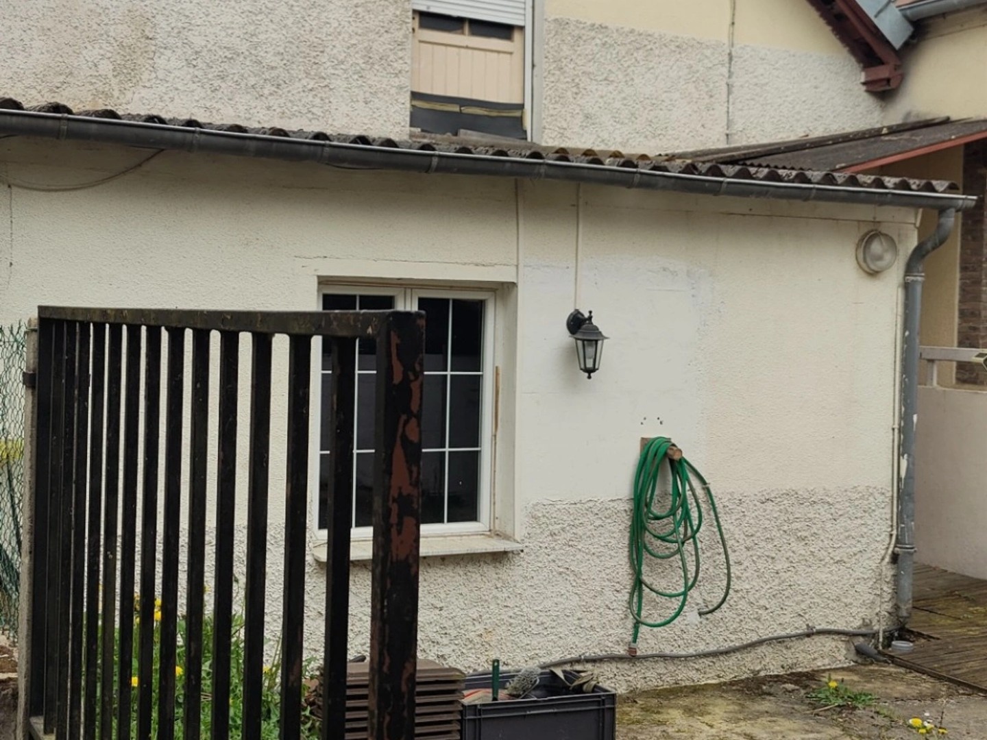 Maison de plein pied avec terrain d'environ 1100 m2