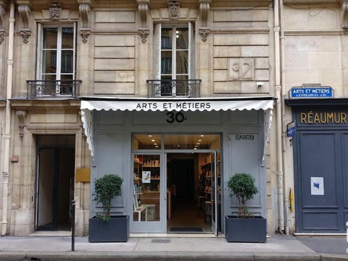 Immeuble commercial 130 m²