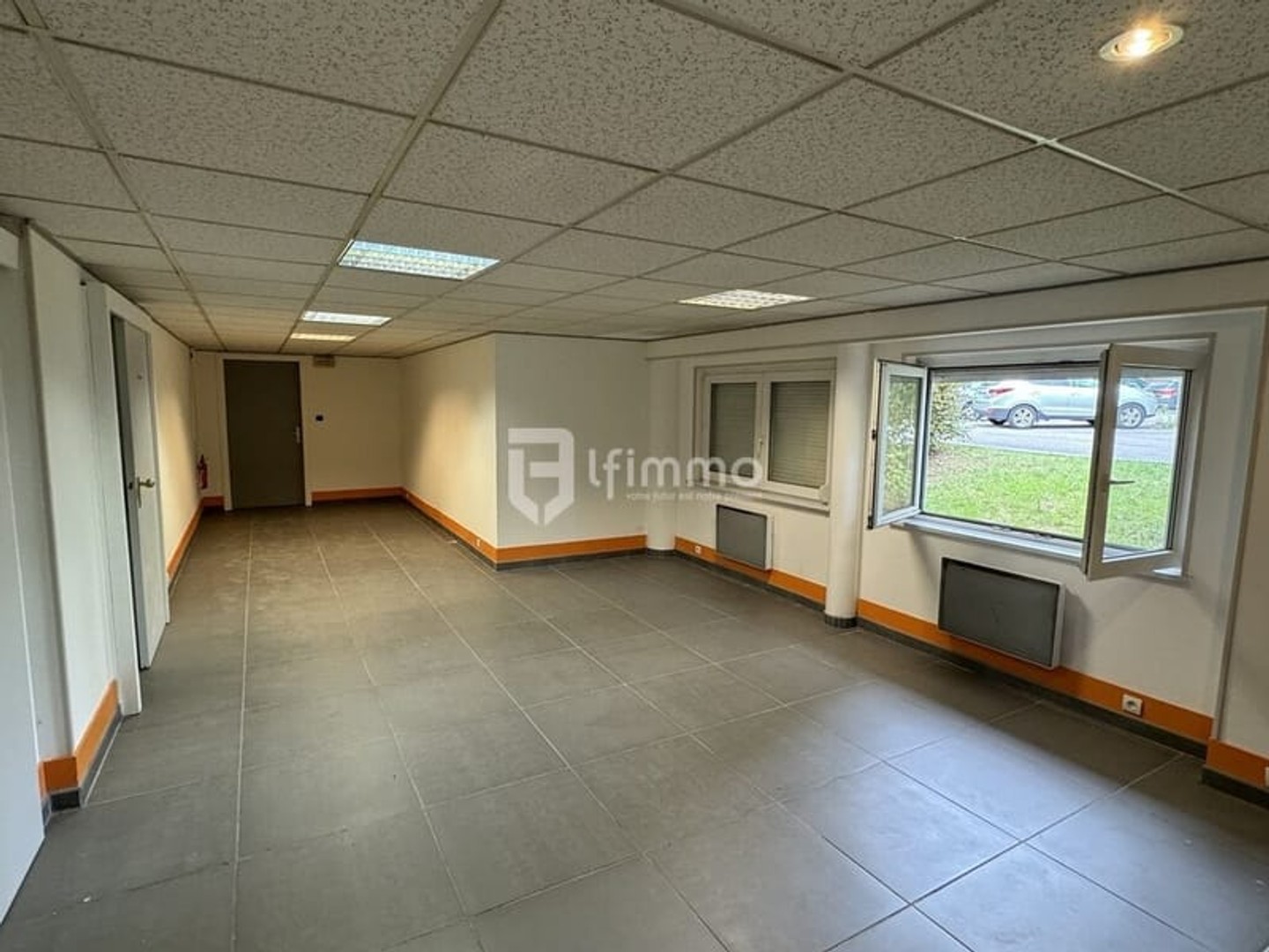 Locaux professionnels, 4 vastes pièces 68170 Rixheim