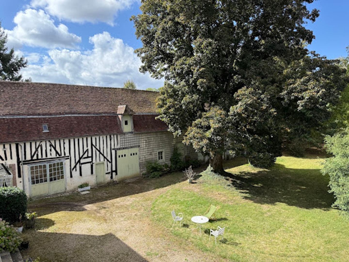Maison à vendre - 25000m2 - La Ferté-Vidame (28340)