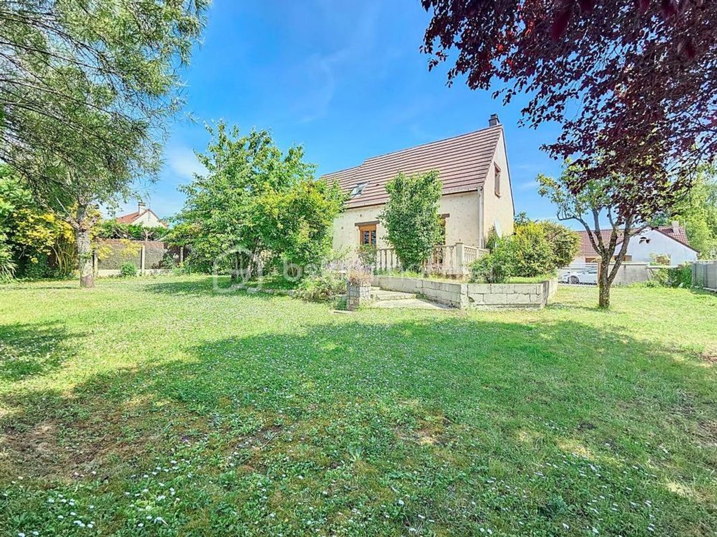 Maison située à La Pin avec grand terrain et sous-sol total