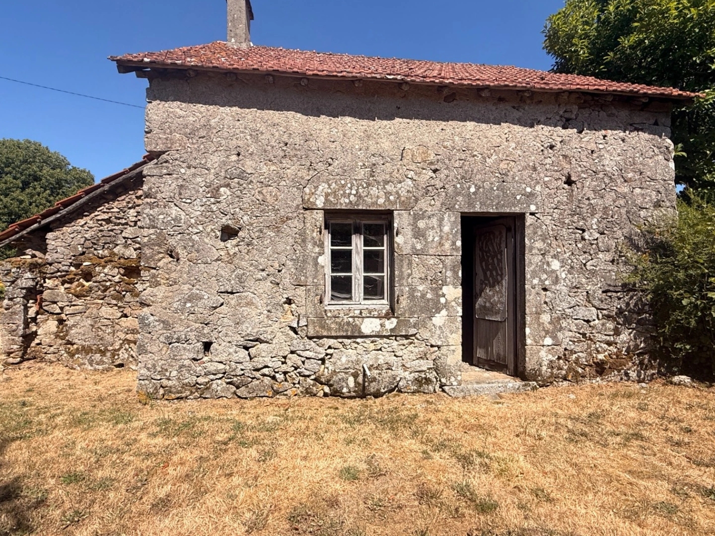 EN EXCLUSIVITE ! Charmante maison en pierre 60m² à rénover, Terrain de 900 m² 18 500 €