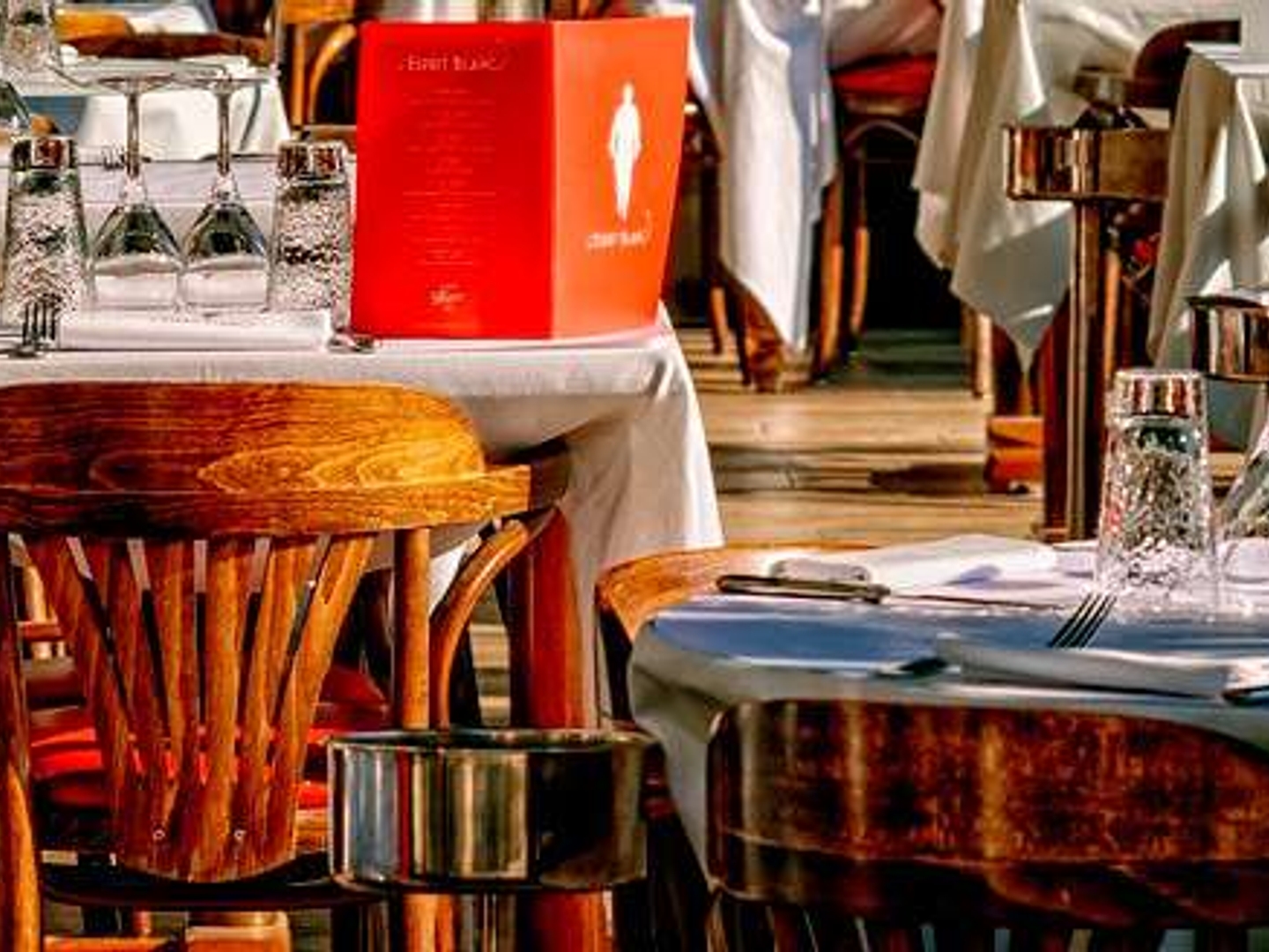 AV restaurant sortie de métro Paris Rive Gauche
