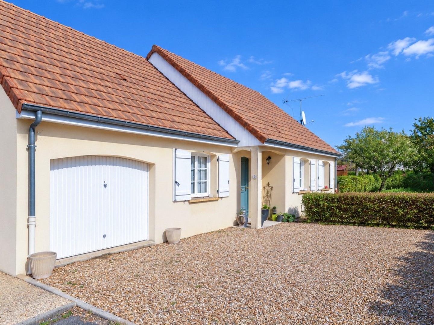 COUP DE CŒUR ! PLAIN-PIED DE 100 m², 3 CHAMBRES, TERRASSE ET VUE SUR LA CAMPAGNE