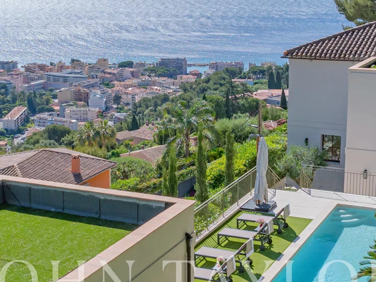 Maison à vendre - 373m2 - Roquebrune-Cap-Ma... (06190)