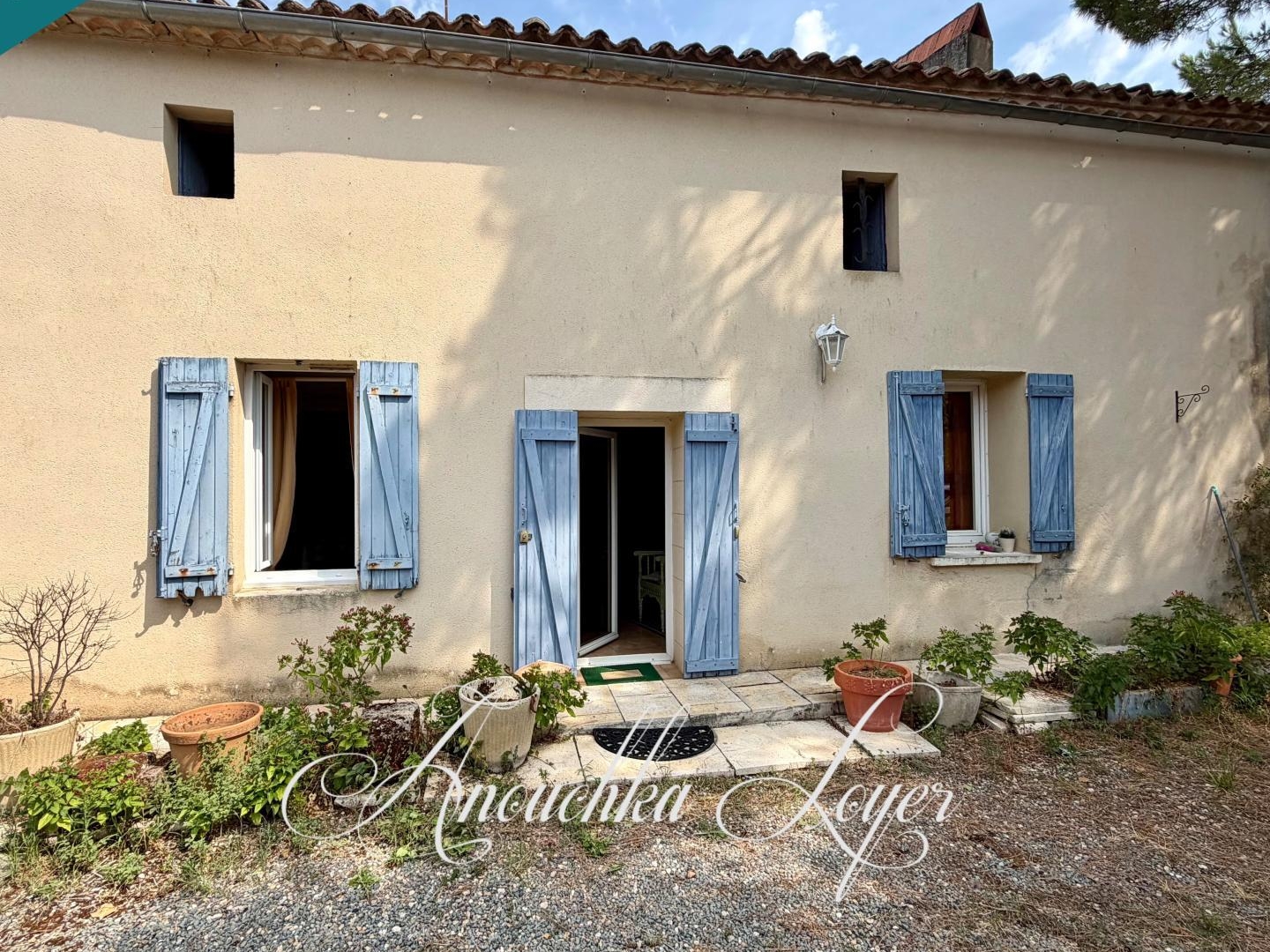 Maison avec dépendances a rénover