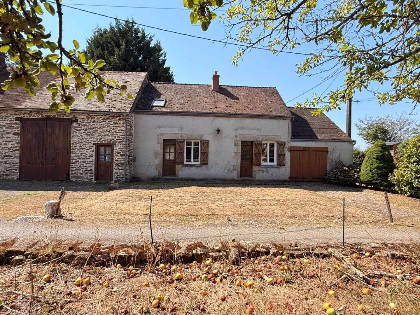 Charmante maison en pierre, 115m², 3 chambres, 1175 m² de terrain 89 900 €