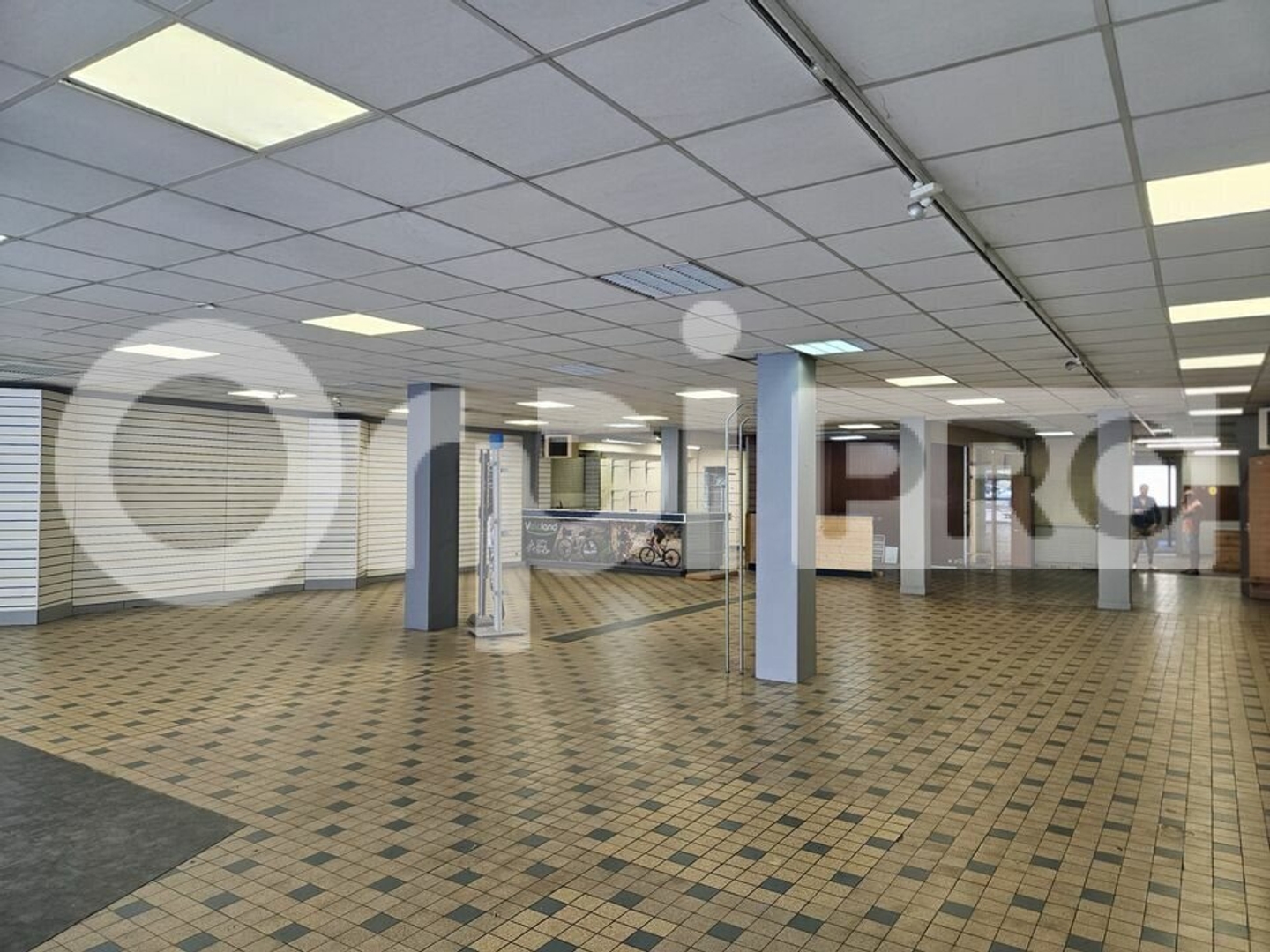 LOCAL COMMERCIAL A VENDRE