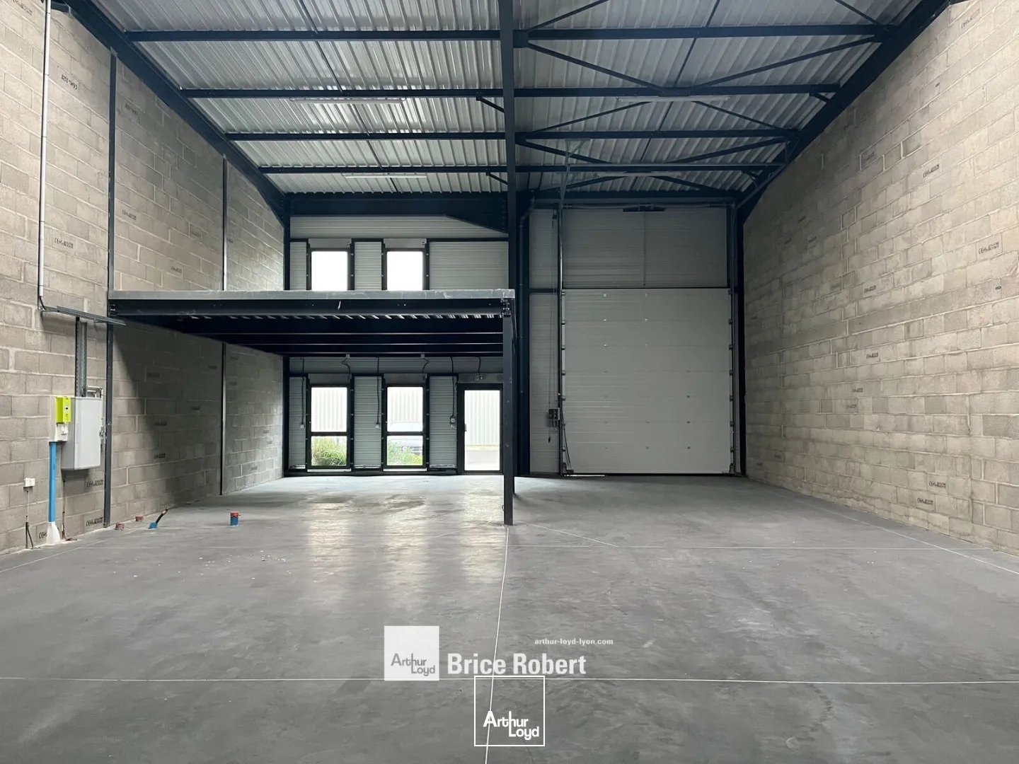 Locaux à vendre - 256m2 - Vénissieux (69200)