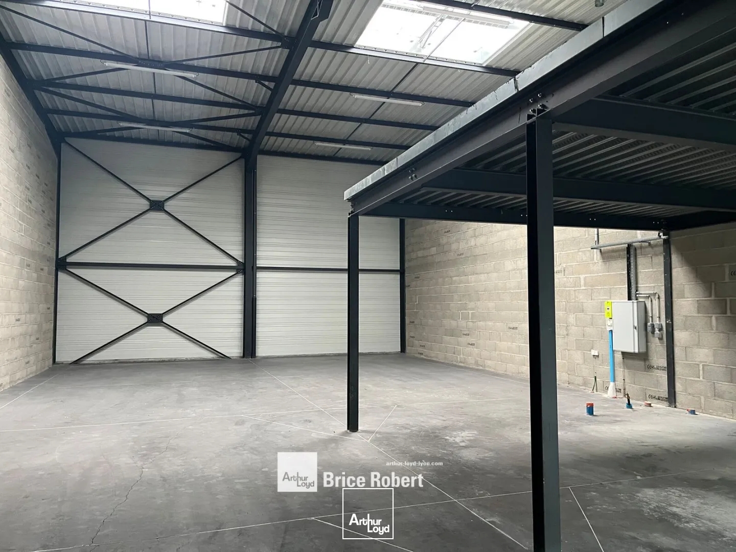 Locaux à vendre - 256m2 - Vénissieux (69200)