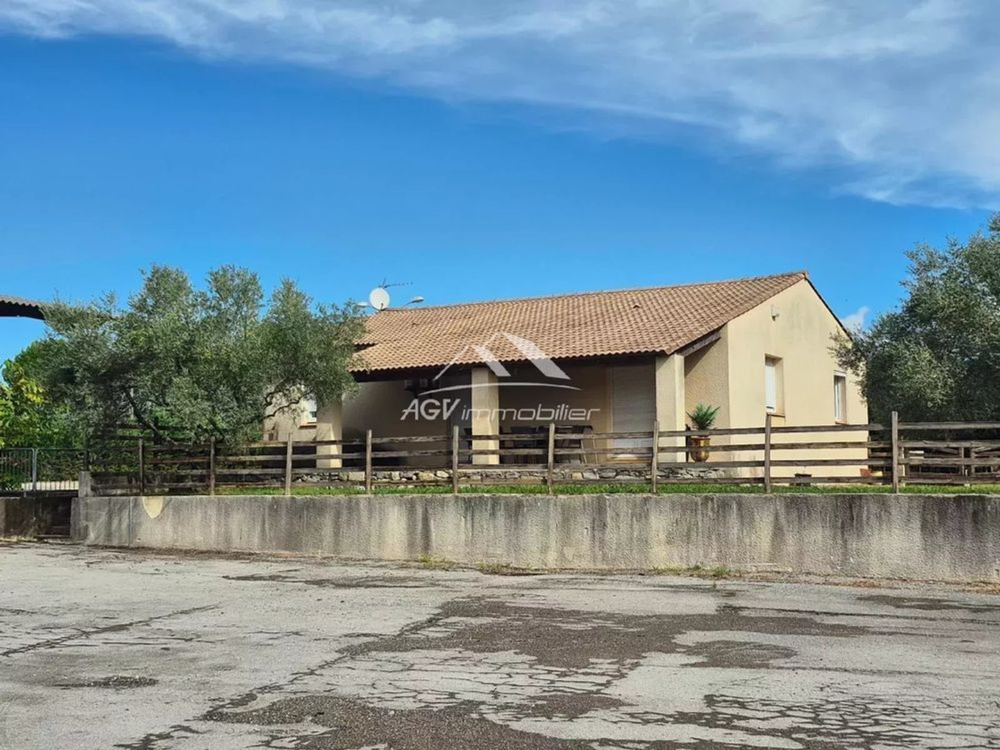 Bureaux à vendre - 112m2 - Saint-Christol-Lè... (30380)